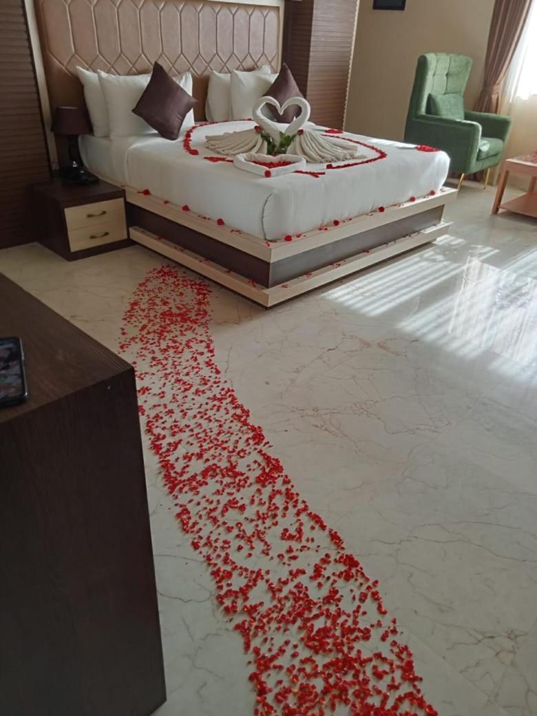 Hotel Eden Карвар Екстер'єр фото