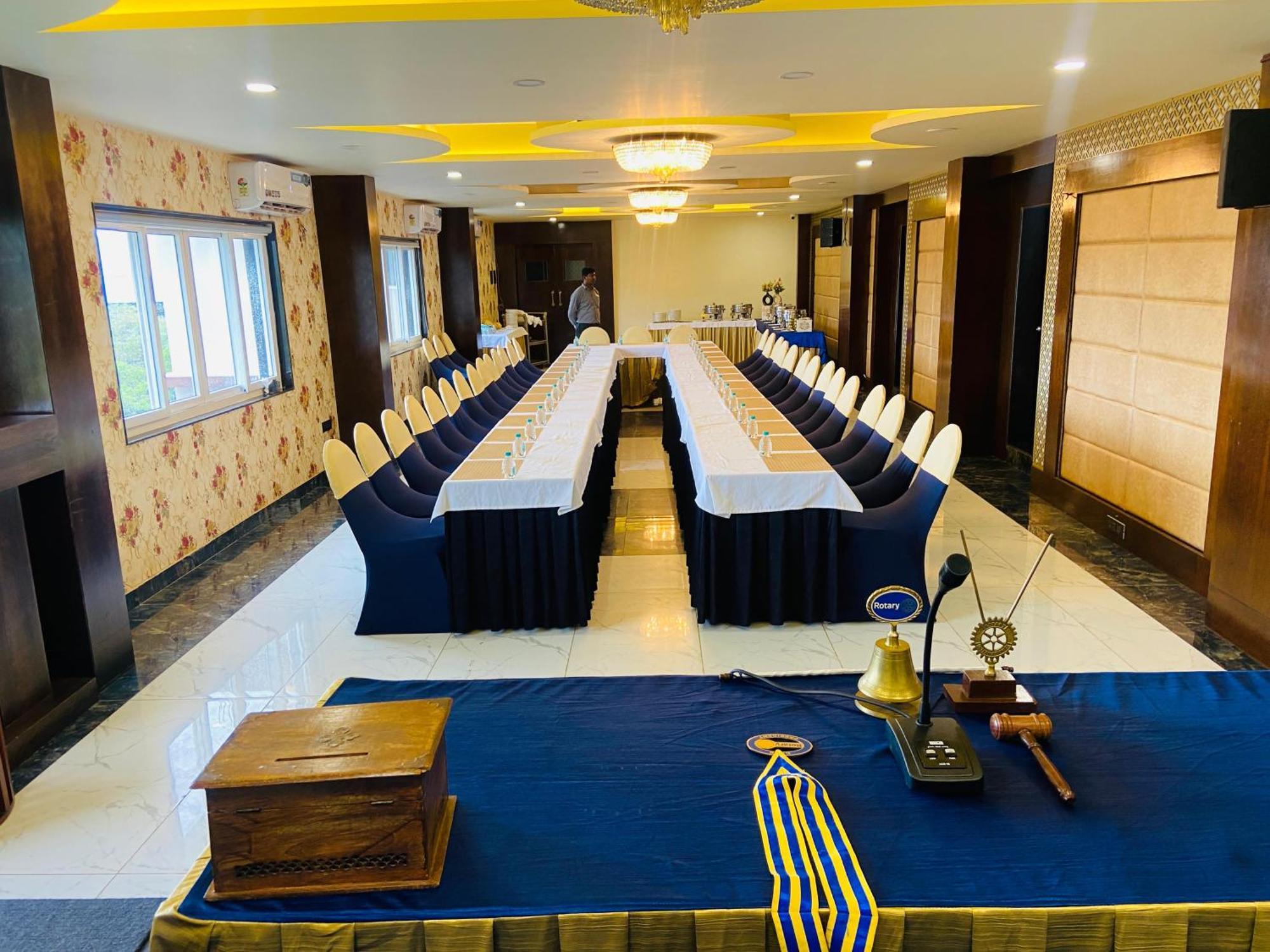 Hotel Eden Карвар Екстер'єр фото